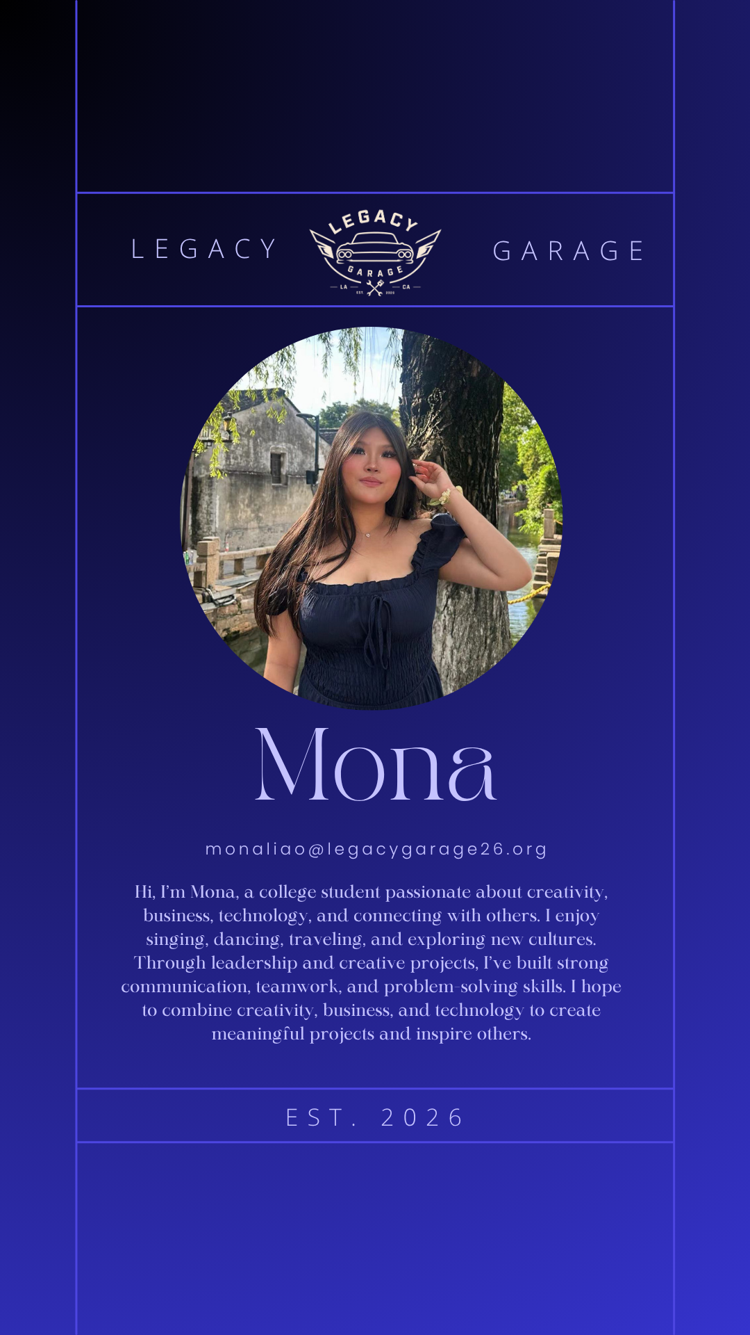 Portrait of Mona